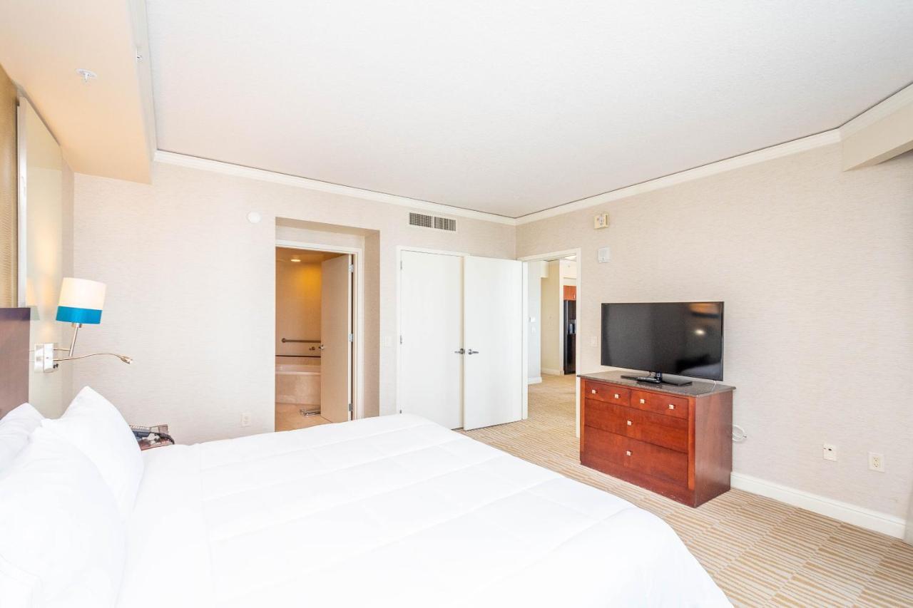 Trump Intl 2 Bedroom Apartment 1600 Sqf Ocean And Bay View サニーアイルズビーチ エクステリア 写真